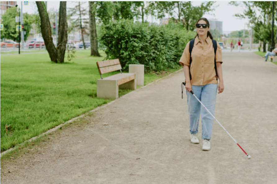 BLIND WOMAN DUE TO DIABETES