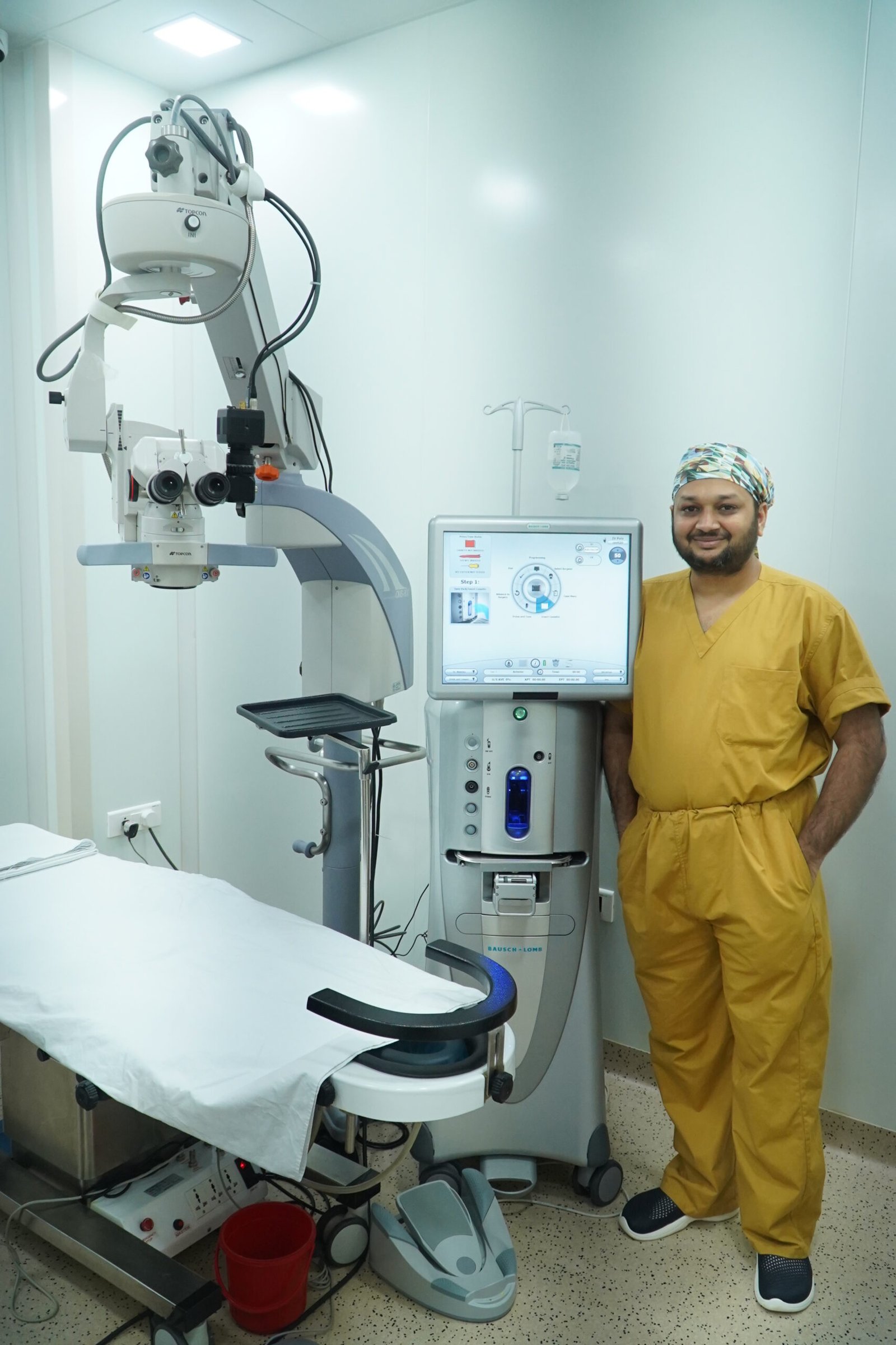 DrJignesh Gala with worlds Fastest cataract surgery machine